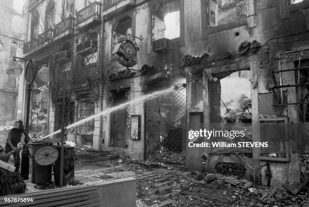 Immeubles détruits par un gigantesque incendie dans le quarteir de Baixa à Lisbonne le 26 aout 1988, Portugal.