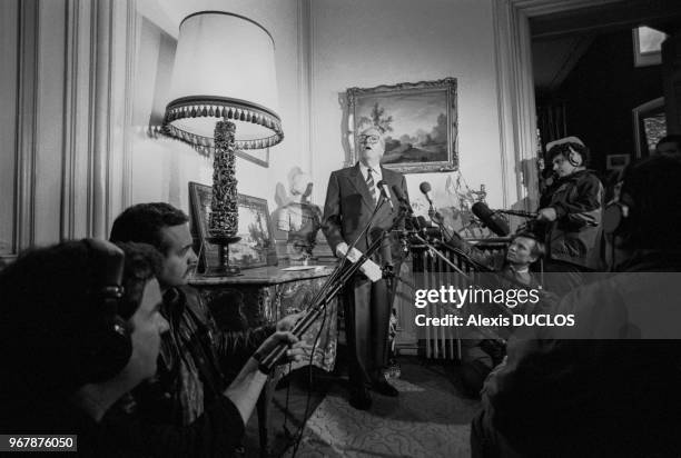 Jean-Marie Le Pen lors d'une conférence de presse le 30 septembre 1990 à Paris, France.