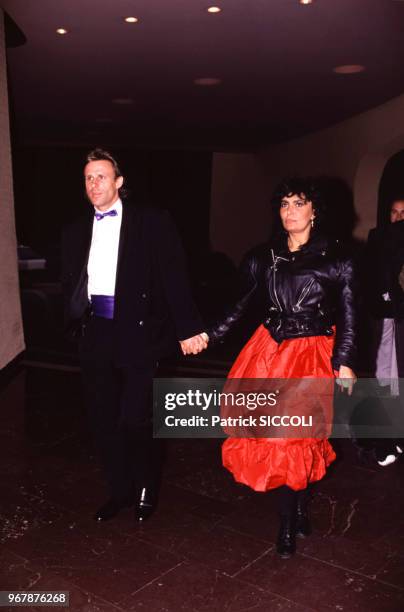 Le tennisman Bjorn Borg et son amie Loredana Bertè, chanteuse italienne, lors d'une soirée le 25 avril 1989 à Monaco.