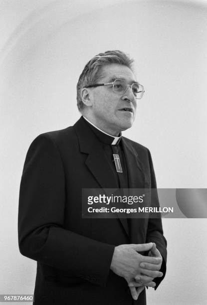Jean-Marie Lustiger lors de l'ouverture d'un centre d'accueil pour les malades du Sida à Paris le 16 mai 1988, France.