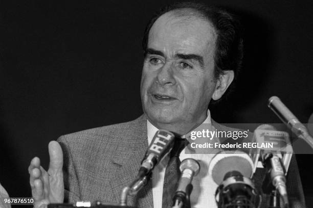 Georges Marchais donne une conférence de presse au siège du parti communiste à Paris le 18 mai 1988, France.