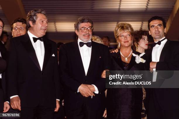 Marcello Mastroianni, le réalisateur Ettore Scola, Marina Vlady et Massimo Troisi lors de la présentation du film 'Splendor' le 14 mai 1989 à Cannes,...