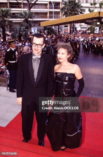 Le réalisateur Wim Wenders et Solveig Dommartin le 14 mai 1989 à Cannes, France.