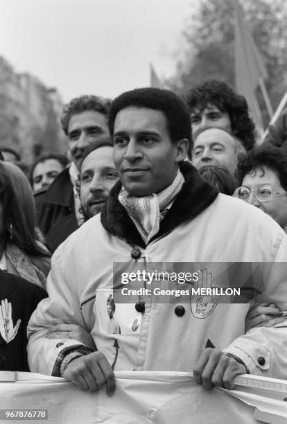 Harlem Désir lors d'une manifestation contre le racisme à Paris le 29 novembre 1987, France.