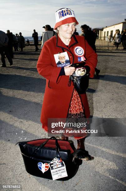 Militante du Front national, à Cannes, France le 13 janvier 1990.