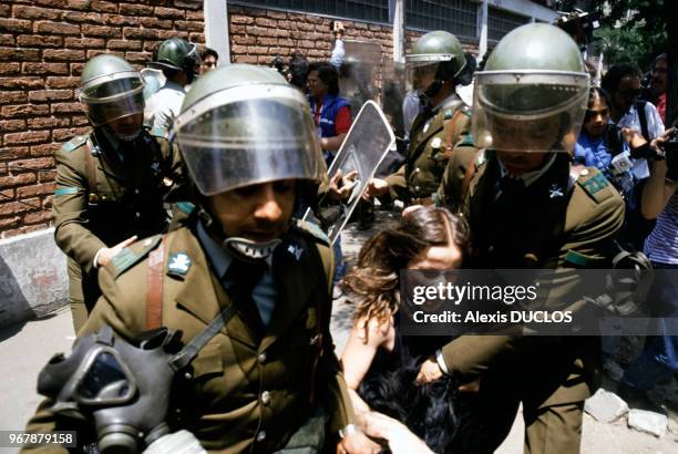 Affrontements après l'élection de Patricio Aylwin comme président le 15 décembre 1989, à Santiago, Chili.