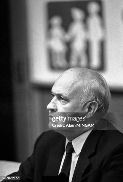 Alain Savary lors d'un colloque sur l'informatique de l'enseignement à Paris le 21 novembre 1983, France.