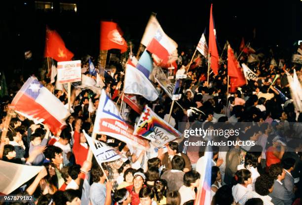 Manifestation après l'élection de Patricio Aylwin comme président le 15 décembre 1989, à Santiago, Chili.