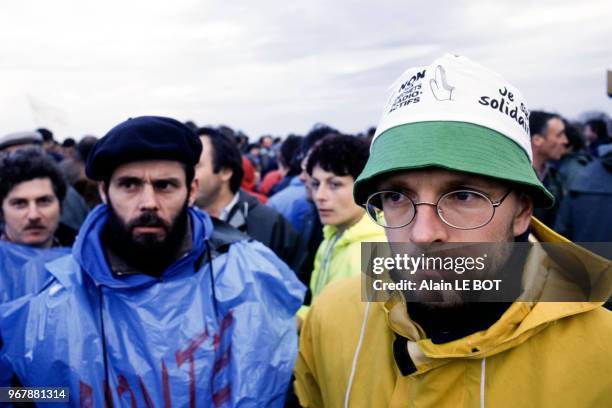 Manifestation contre le stockage de déchets nucléaires le 16 décembre 1989 au Bourg d'Iré, France.