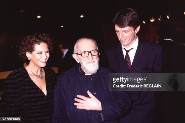 Abbé Pierre lors de la première du film 'Hiver 54', avec Claudia Cardinale et Lambert Wilson le 30 octobre 1989 à Paris, France.