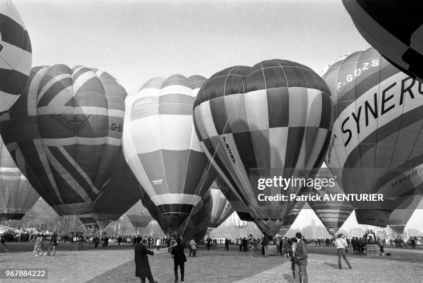 200ème anniversaire du 1er vol habité en montgolfière par Pilatre de Rosier et le Marquis d'Arlandes au Chateau de Bagatelle le 20 novembre 1983,...