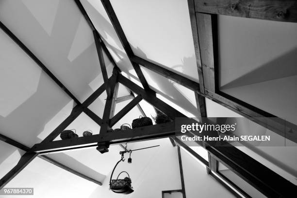 Charpente traditionnelle en chêne dans une maison neuve, 26 décembre 2009, Chatillon-sur-Morin, Marne, France.