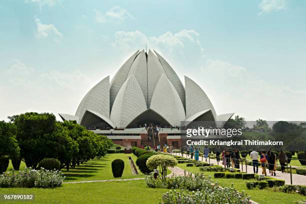 the lotus temple, new delhi, india. - ontmoetingshuis stockfoto's en -beelden