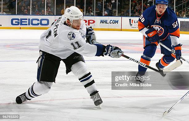 Jeff Halpern of the Tampa Bay Lightning skates against the New York Islanders on February 13, 2010 at Nassau Coliseum in Uniondale, New York. The...