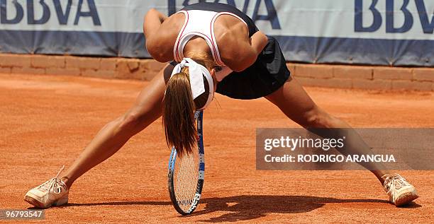 Edina Gallovits from Rumania reacts during her match against Argentine Gisela Dulko during the WTA Bogota Tennis Championship on February 17, 2010....