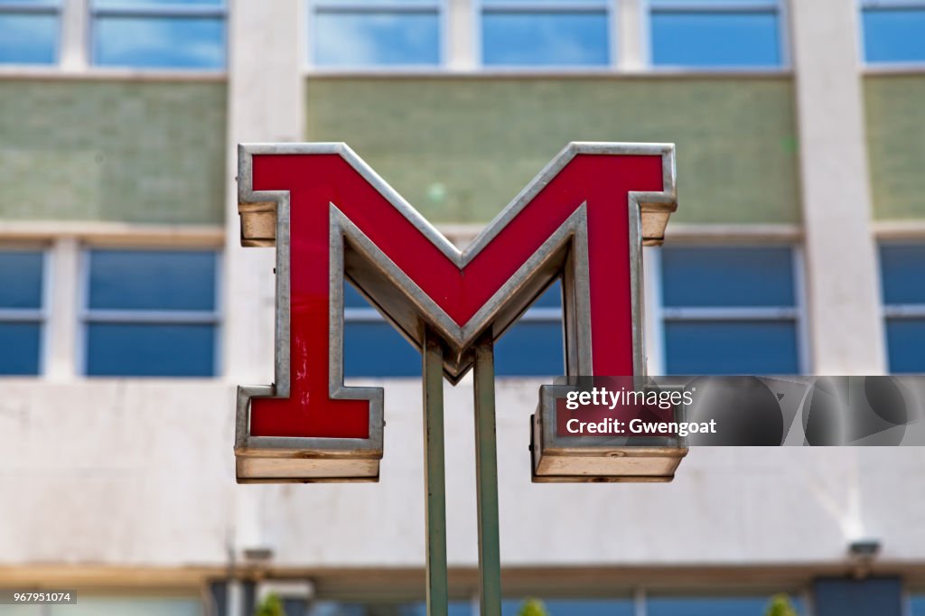 Lisbon metro sign