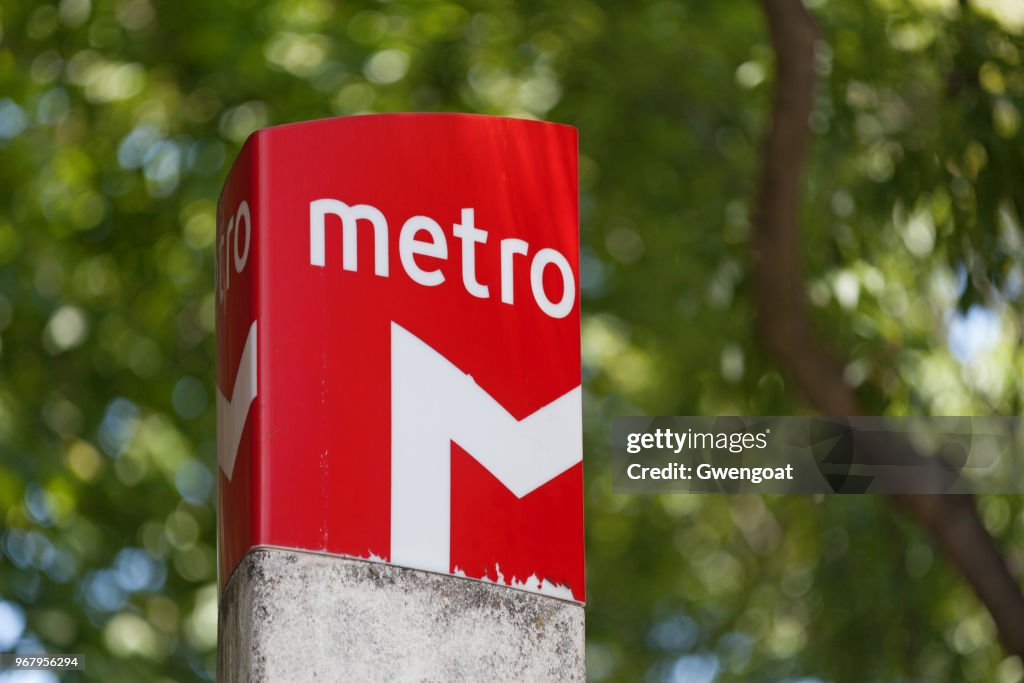Lisbon metro sign