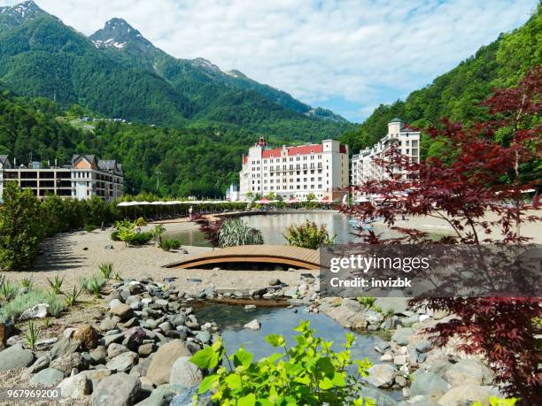 resort de rosa khutor en verano - krasnaya polyana sochi fotografías e imágenes de stock