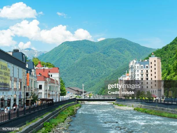 rosa khutor resort im sommer - sotschi stock-fotos und bilder