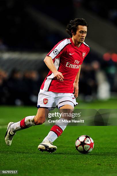 Tomas Rosicky of Arsenal in action during the UEFA Champions League last 16 first leg match between FC Porto and Arsenal at the Estadio Do Dragao on...