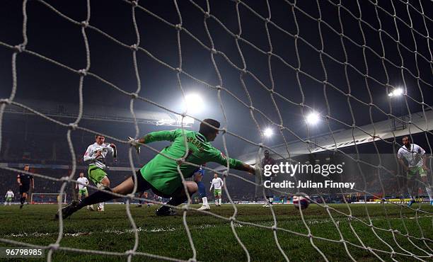 Simon Church of Reading scores his teams third goal during the Coca-Cola Championship match between Crystal Palace and Reading at Selhurst Park on...