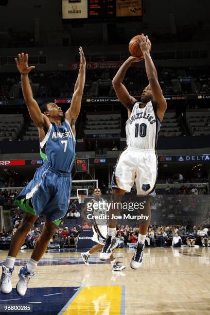 Jamaal Tinsley of the Memphis Grizzlies shoots a jump shot against Ramon Sessions of the Minnesota Timberwolves during the game at the FedExForum on...