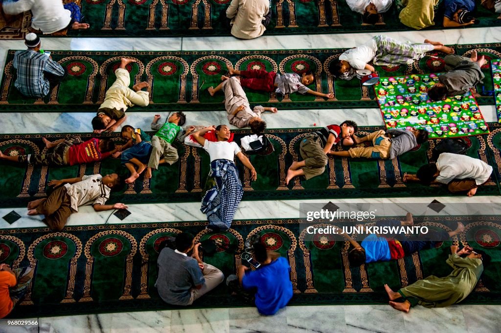 TOPSHOT-INDONESIA-RELIGION-ISLAM-RAMADAN