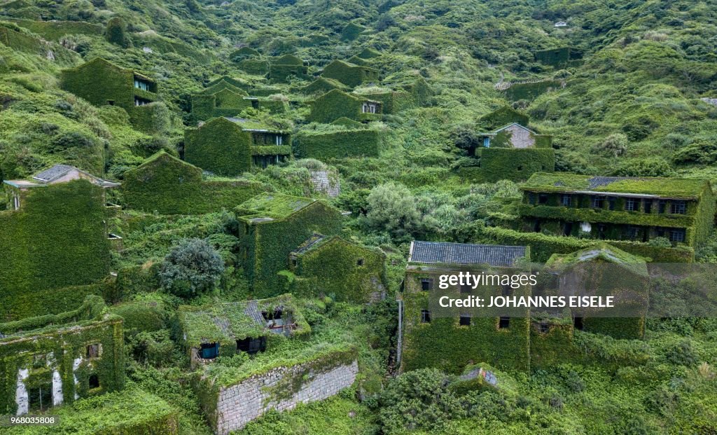 TOPSHOT-CHINA-ENVIROMENT-TOURISM-NATURE