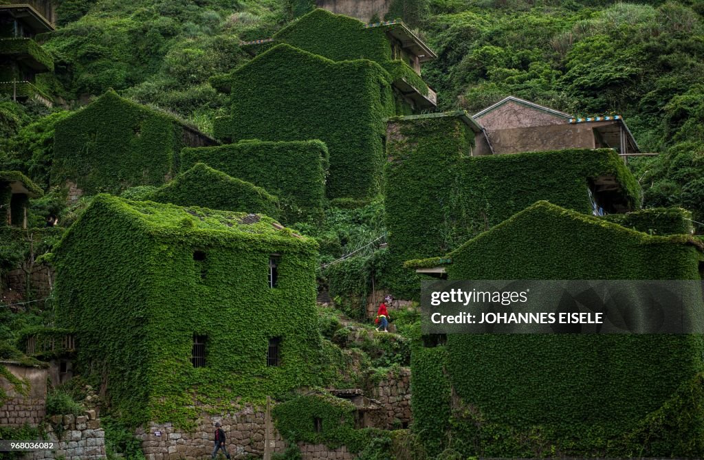 TOPSHOT-CHINA-ENVIROMENT-TOURISM-NATURE
