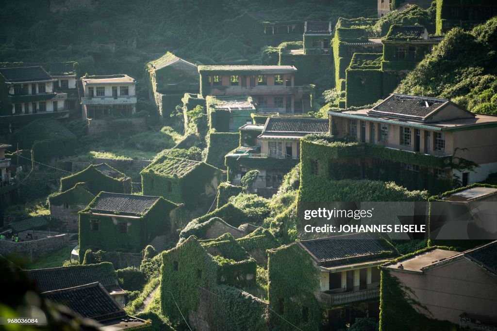 TOPSHOT-CHINA-ENVIROMENT-TOURISM-NATURE