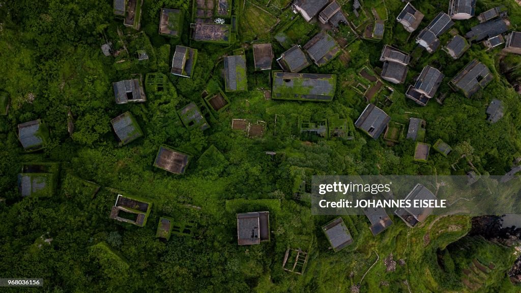 TOPSHOT-CHINA-ENVIROMENT-TOURISM-NATURE