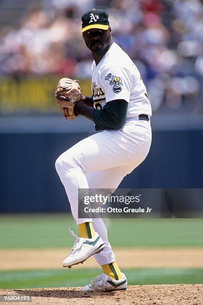 Dave Stewart of the Oakland Athletics pitches during an MLB game against the Seattle Mariners on June 24, 1992 at Oakland-Alameda County Coliseum in...