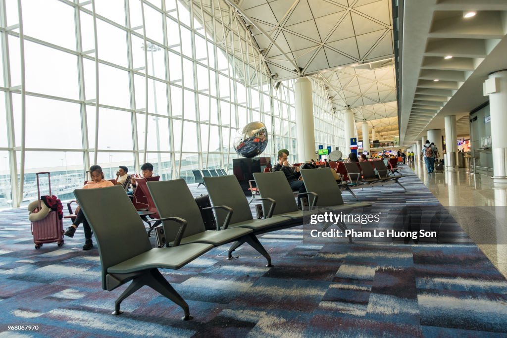 Midfield Concourse Hong Kong International Airport Midfield Concourse High-Res Stock Photo ...