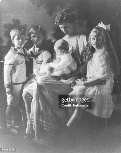 Portrait of Eleanor Roosevelt with her children Anna, James, Elliott and Franklin Jr., circa 1914. .