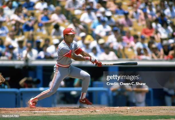 Barry Larkin of the Cincinnati Reds bats against the Los Angeles Dodgers at Dodger stadium circa 1987 in Los Angeles, California.