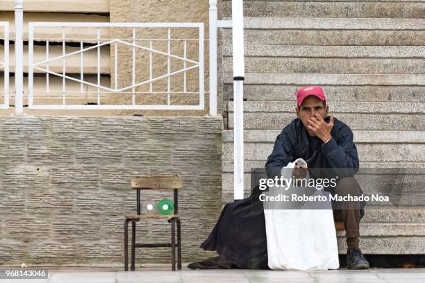 Cuban man selling nylon bags and plastic bottles in the Sandino area.