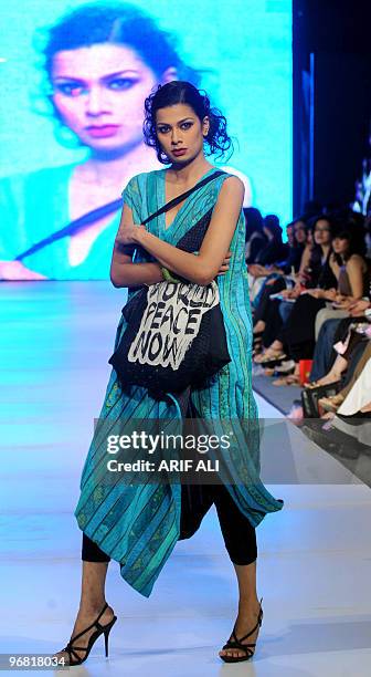 Waheed Designer Waheed Photos and Premium High Res Pictures - Getty Images