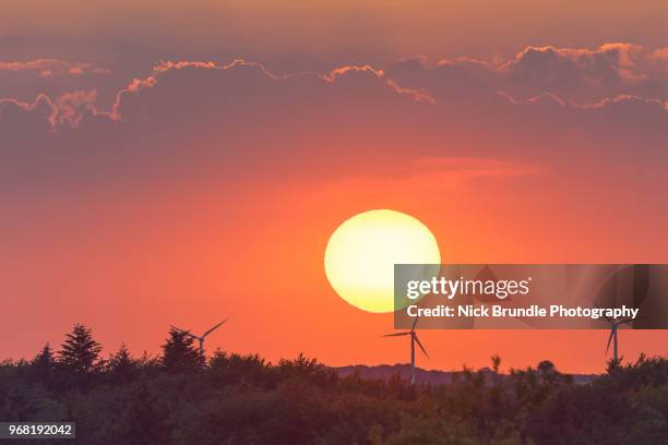 wind and solar power - nick brundle stock-fotos und bilder