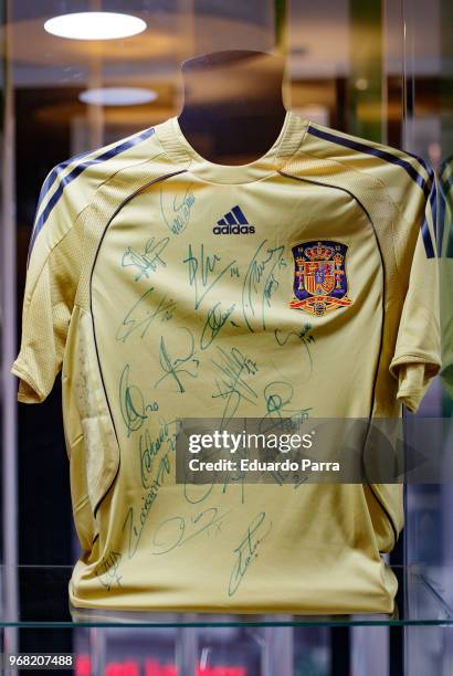 Spain National Team Jersey Photos and Premium High Res Pictures - Getty