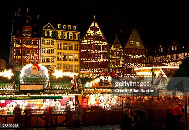 christmas market at night - frankfurter römer stock-fotos und bilder