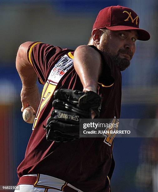 Bill Pulsipher of Indios de Mayaguez of Puerto Rico pitches during a Caribbean Series baseball match against Naranjero de Hermosillo of Mexico at...