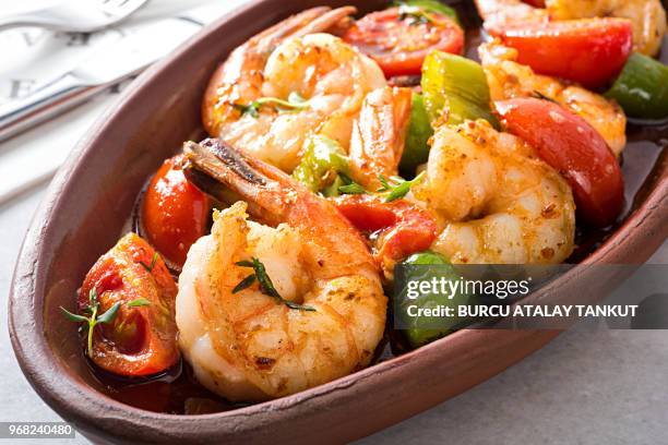 shrimps sautéed with butter, tomatoes and green peppers - main course stock pictures, royalty-free photos & images