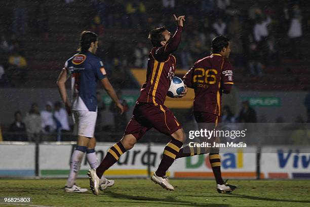 Estudiante Tecos' Roberto Gutierrez celebrates his goal against Monterrey during their match in the Bicentenario 2010 tournament, the closing stage...