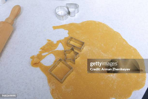 preparation of the dough for christmas cookie - arman zhenikeyev stock-fotos und bilder