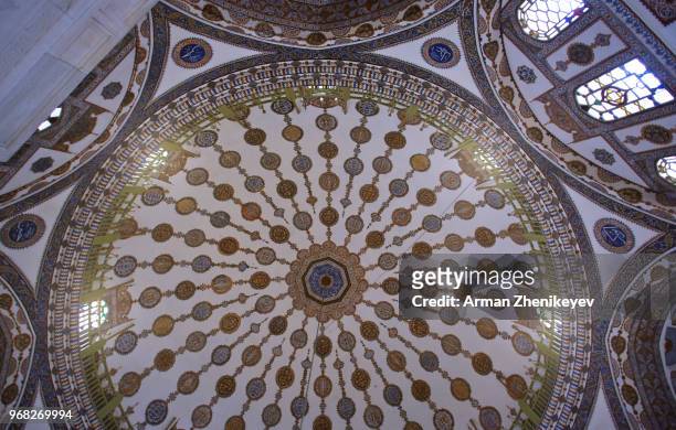 view from below on a mosque dome with islamic ornament - arman zhenikeyev fotografías e imágenes de stock