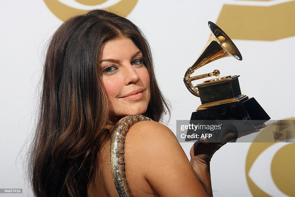 Fergie poses with her award during the 5