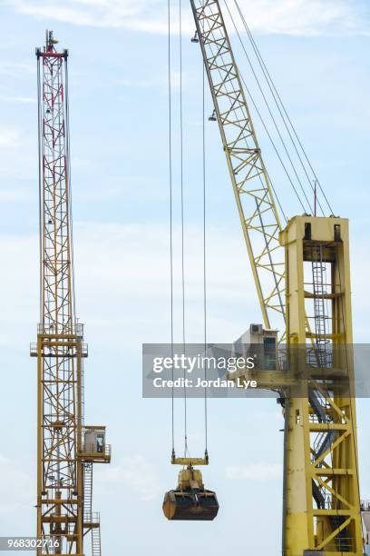 crane bucket - jordan lye stock pictures, royalty-free photos & images