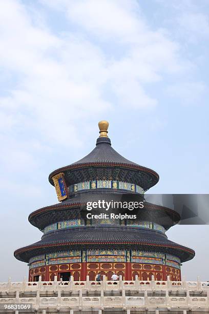 altar of heaven in beijing - kultur stock pictures, royalty-free photos & images