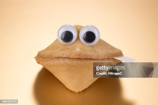 fortune cookies with cartoon eyes - googly eyes 個照片及圖片檔