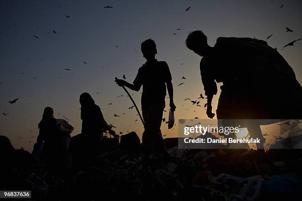 Indian Rag Pickers Rag Pickers Photos and Premium High Res Pictures - Getty Images
